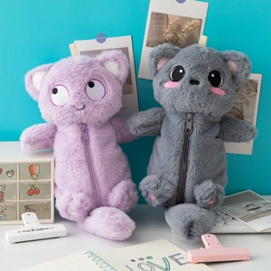 Détails des trousses chat en peluche avec de grands yeux et une texture douce