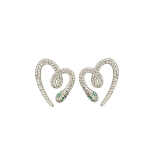 Boucles d'oreilles serpent en forme de cœur argentées avec zircons et yeux en gemme verte