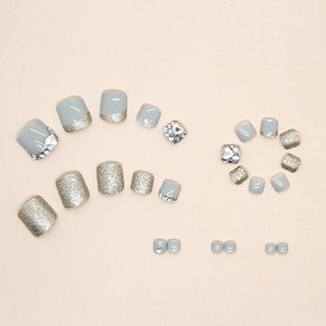 Champagner Glitzer Zehennägel zum Aufkleben mit blauen Tönen und Herz-Diamanten