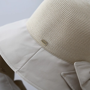 Women's chic beige patchwork straw sun hat with stylish bow and metallic Kuba branding