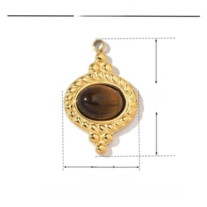 Dettaglio pendente in acciaio dorato 21x13mm con pietra naturale e dimensioni specificate