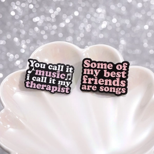 Creative enamel music theme lapel pins with inspirational quotes on shell display tray