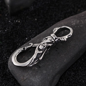 Punk style stainless steel skull keychain pendant with high-quality polished silver finish