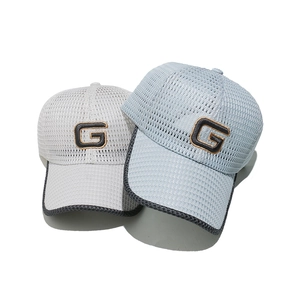 Breathable mesh baseball cap with embroidered letter G for outdoor sun protection