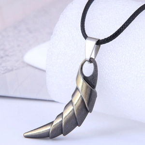 Collana con pendente a dente di lupo in metallo vintage con cordino in cera nero retrò