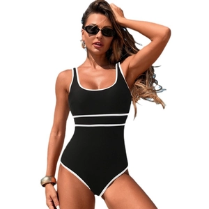 Maillot de bain sport une pièce noir pour femme avec rayures blanches contrastées