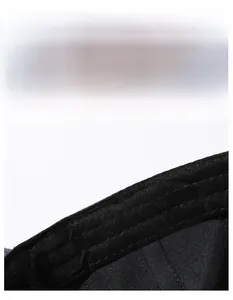 Dettaglio della fascia antisudore traspirante all'interno di questo cappello sportivo