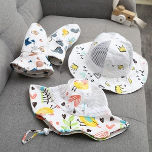 Cappello da sole per neonati con rete traspirante, stampe cartoon e laccio regolabile
