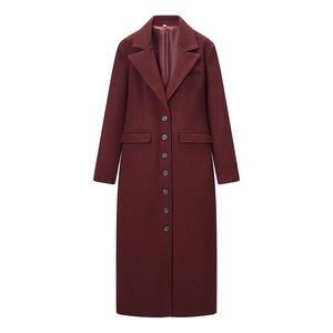 Cappotto lungo classico bordeaux da donna con colletto a rever e bottoni monopetto