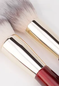 Detail of 15pcs professional makeup brushes with gold aluminum tubes and red handles