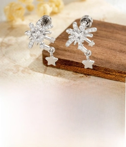 Detail of silver star earrings featuring zircon micro-paving and cartilage piercing stud