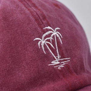 Casquette vintage en coton bordeaux délavé avec broderie palmier blanche