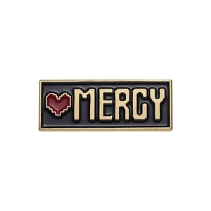Spilla rettangolare in metallo smaltato Mercy pixel art con cuore rosso su sfondo nero