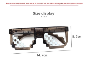 Detailed size specifications for pixel sunglasses showing 14.7cm width and 5.2cm height