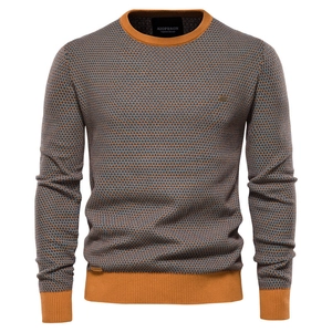 Herren Rundhals-Strickpullover mit orangefarbenem Kontrastsaum und graublauem Muster