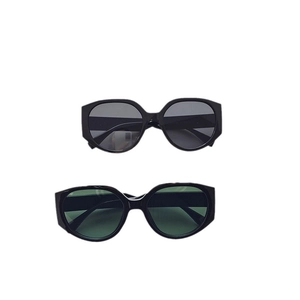 Oversized unisex fashion sunglasses with black frames and gradient lenses for UV protection
