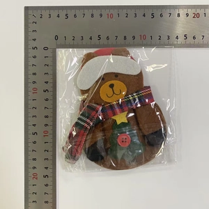Christmas bear felt utensil holder with measurement scale showing height of seventeen centimeters