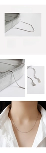 Detail of S925 sterling silver box chain with 40+5cm length and heart-shaped tag