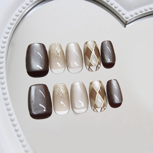 Checkerboard cat-eye press-on nails set with glitter and champagne rhombus pattern
