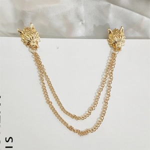 Collana a catena con testa di lupo dorata con doppie nappe per abiti e camicie moda