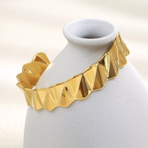 Bracelet Jonc À Vagues Géométriques Acier Inoxydable Plaqué Or 18K Texture Plissée Manchette Ouverte Bijoux Femmes