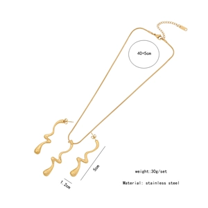 Detailed specs for gold irregular wave necklace set in stainless steel with measurements