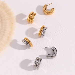 Fashionable hammered double-layer C-shaped stainless steel hoop earrings in gold and silver
