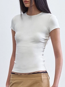 Detail shot of a slim fit white crew neck cropped T-shirt in elastic cotton fabric