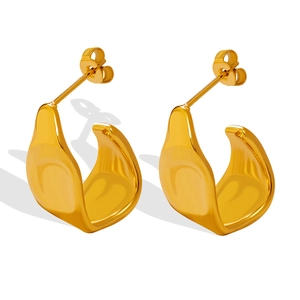 Boucles d'oreilles géométriques dorées en forme de C avec finition miroir polie