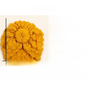 Size chart for yellow baby donut turban hat with 18x19cm dimensions and material specs