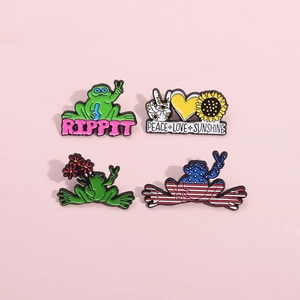 Lot de quatre pin's mignons en émail de grenouille verte avec divers motifs amusants