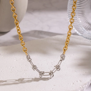 Minimalistische zweifarbige Gliederkette aus Edelstahl in Gold und Silber Design