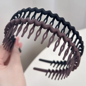 Set of 2 non-slip wavy hair hoops in matte black and coffee for hair styling
