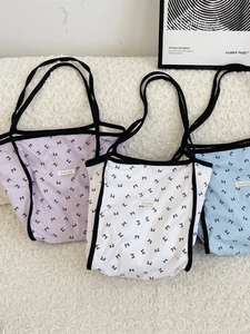 Grand Sac Cabas Pour Femmes Imprimé Nœud Papillon En Polyester Sac À Épaule Décontracté Chic Main