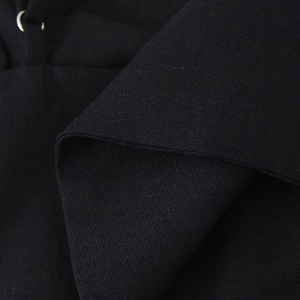 Sexy schwarzes kurzes Camisole mit Strickstruktur und perlenbesetztem Schulterriemen