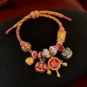 Bracelet tressé PiXiu plaqué or avec breloques de chance et motifs traditionnels