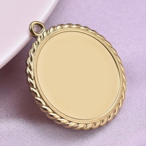 Macro view of a 304 stainless steel golden round pendant with twisted rope texture edge