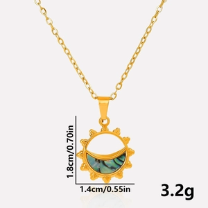 Detailansicht der Sonnen- und Mondanhängermaße mit 1,8 cm Höhe und 1,4 cm Breite