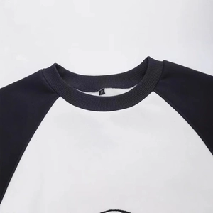 Loose fit contrast raglan sleeve sweatshirt with black and white knit cotton texture
