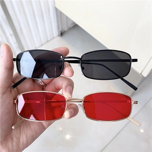 Occhiali Da Sole Rettangolari Stretti Retro Montatura In Metallo UV400 Vintage Trendy Street Style Unisex