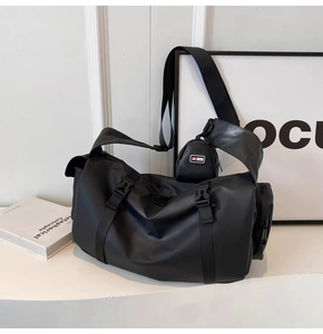 Détails du sac de sport imperméable avec sangles renforcées et pochette amovible