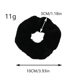 Détail d'un chouchou en peluche noire en fausse fourrure avec dimensions et poids indiqués