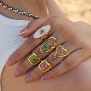Vintage Dried Flower Resin Adjustable Ring Stainless Steel Gold Plated Hammered Texture Bohemian Jewelry For Women