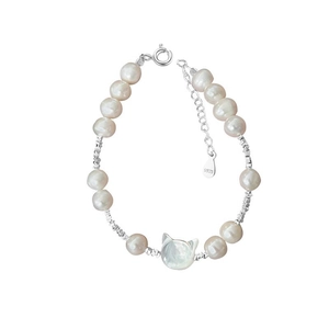 S925 silver bracelet with freshwater pearls and a cat-shaped white shell pendant