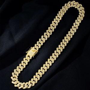 Luxuriöse 14mm Iced-out Rhombus-Panzerkette mit funkelnden Steinen in Gold-Finish.