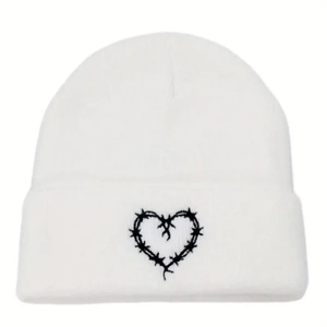 Bonnet en maille blanc d'hiver avec broderie cœur de ronces au style streetwear