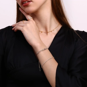 Detail of 18K gold plated daisy necklace and matching minimalist jewelry set on model