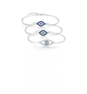 Vue détaillée de trois bracelets mauvais œil en argent S925 avec zircons bleus
