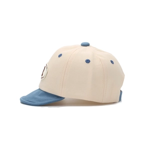 Casquette enfant en beige et bleu marine avec patch lettre R et visière courte