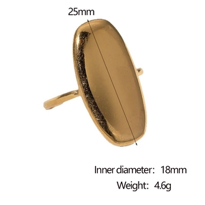 Detailed view of the 18k gold plated oval ring with precise size and weight dimensions